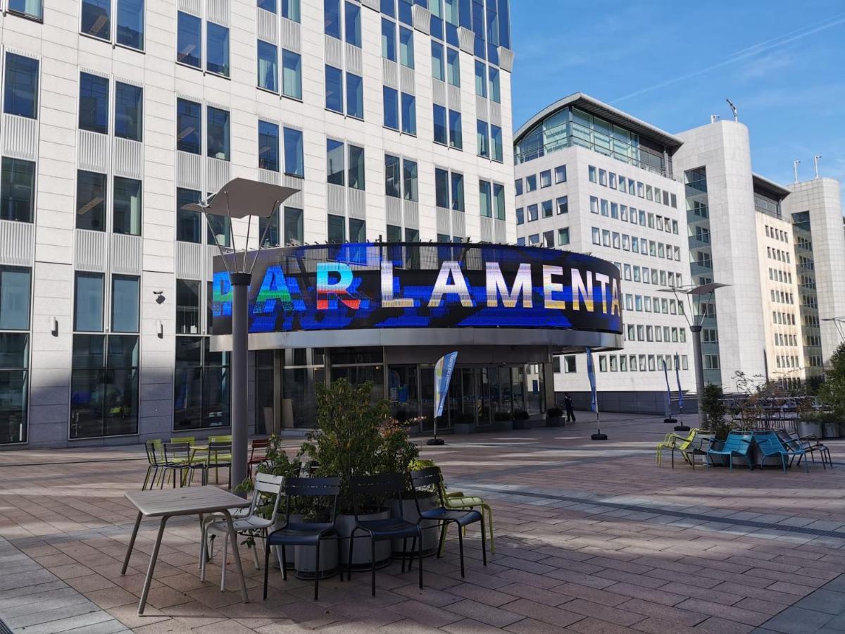 Design Europarlament Apartment With Private Terrace 布鲁塞尔 外观 照片